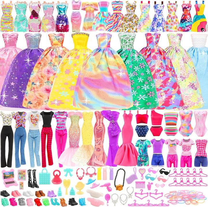 82 Stück Puppenzubehör 5 Abendkleider 3 Outfits 8 Kleider 2 Badeanzüge 15 Schuhe und 49 Puppenzubehö