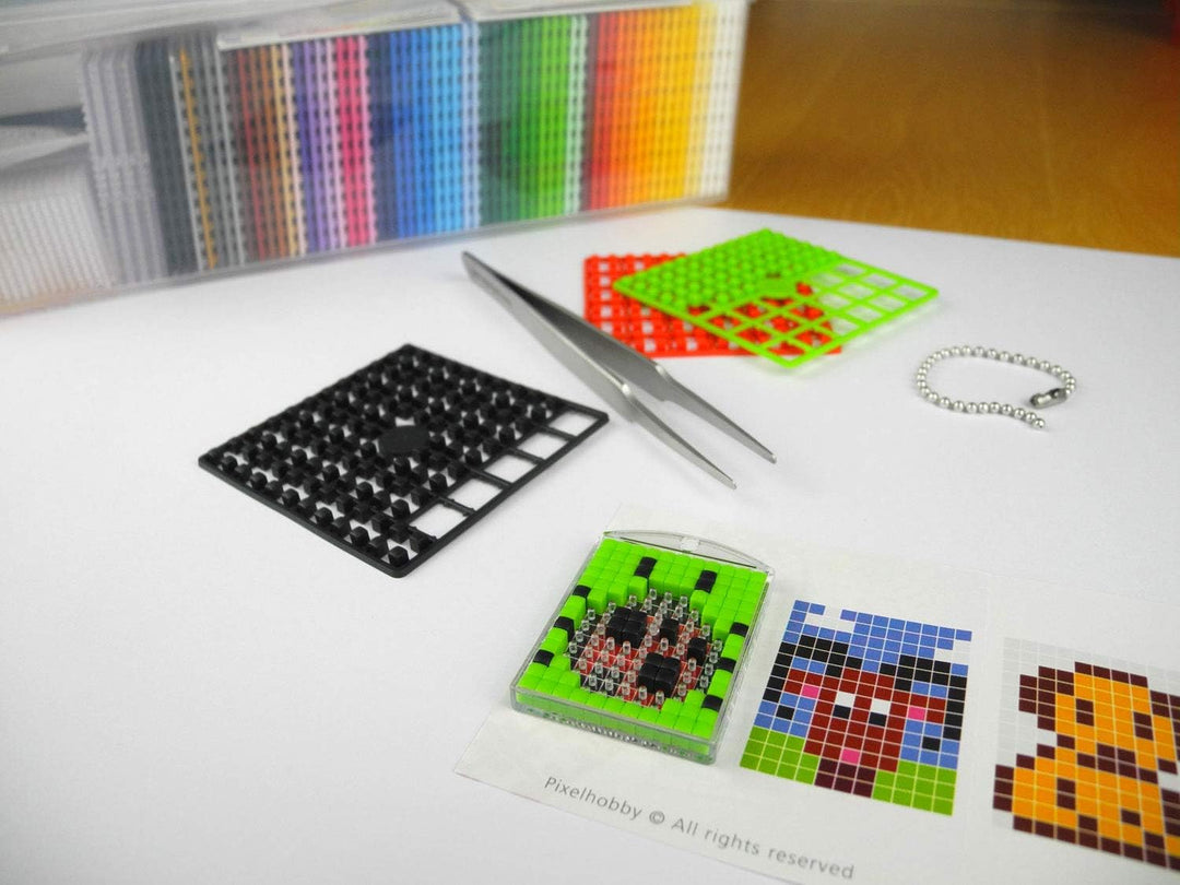 Pixel P60001-27501 kleine Starter Box, Bastelset mit 60 Pixelplatten, 4 Grundplatten, 12 Medaillons
