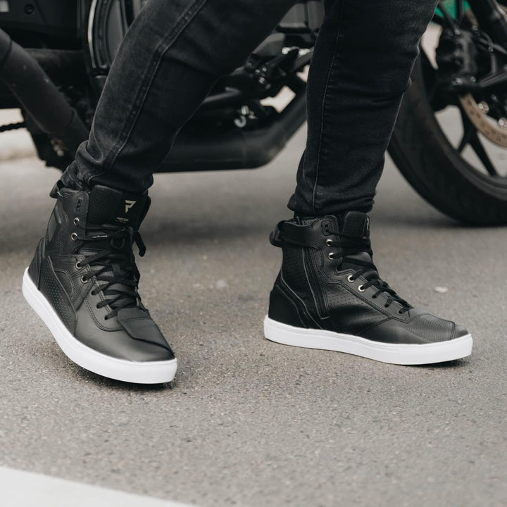 REBELHORN Vandal Motorradstiefel Herren und Damen | Perforiertes Leder | Knöchel, Zehen und Fersensc