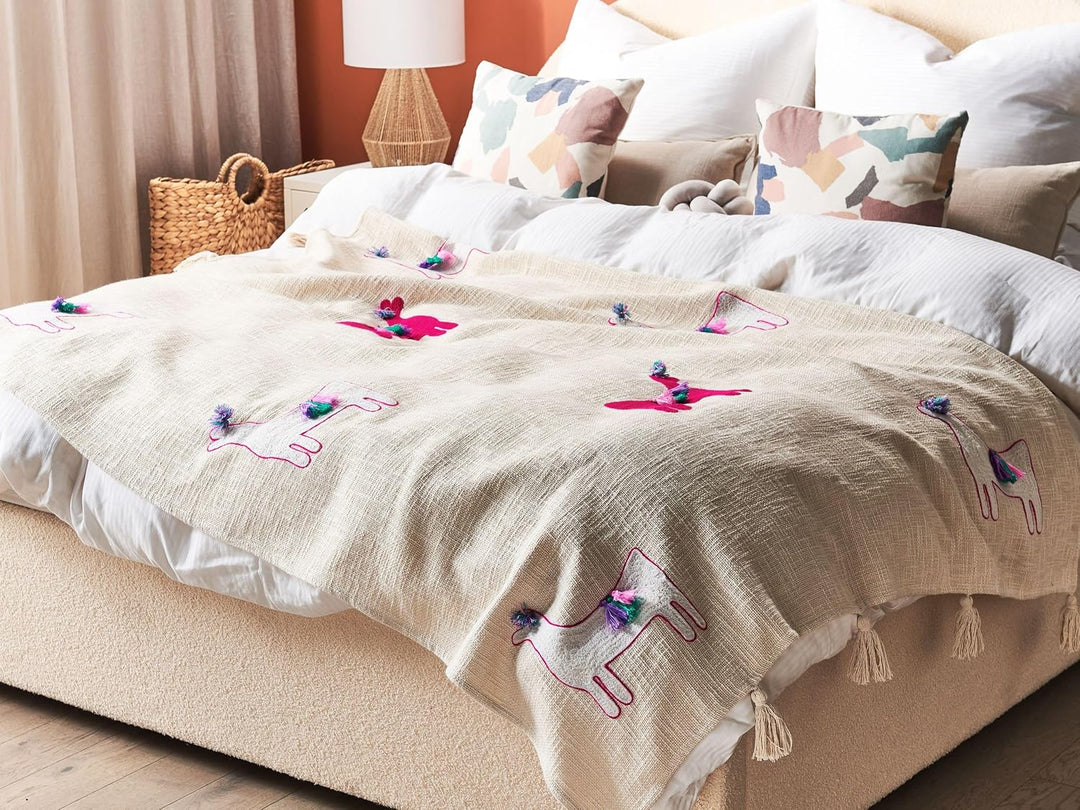Deko Decke Baumwolle beige/rosa mit Lama-Motiv Quasten 130x180 cm Nandyal
