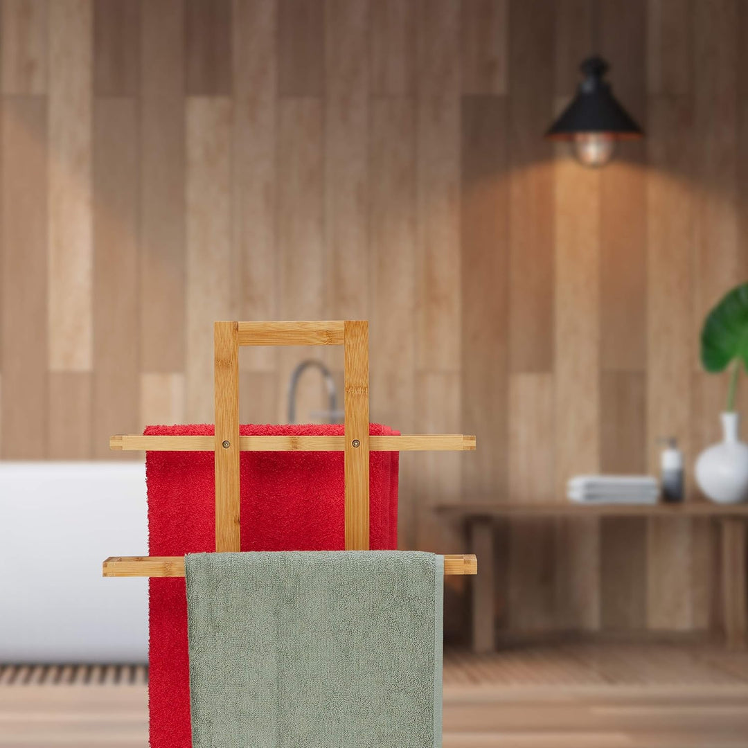 Relaxdays Handtuchhalter stehend, Badetuchhalter Bambus, 2-armig, Bad Handtuchständer, HxBxT: 88 x 3