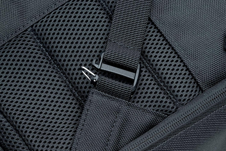 Kuryakyn 5257 Momentum Runaway Rucksack: wetterfeste Motorrad Reisegepäcktasche mit Befestigungsgurt