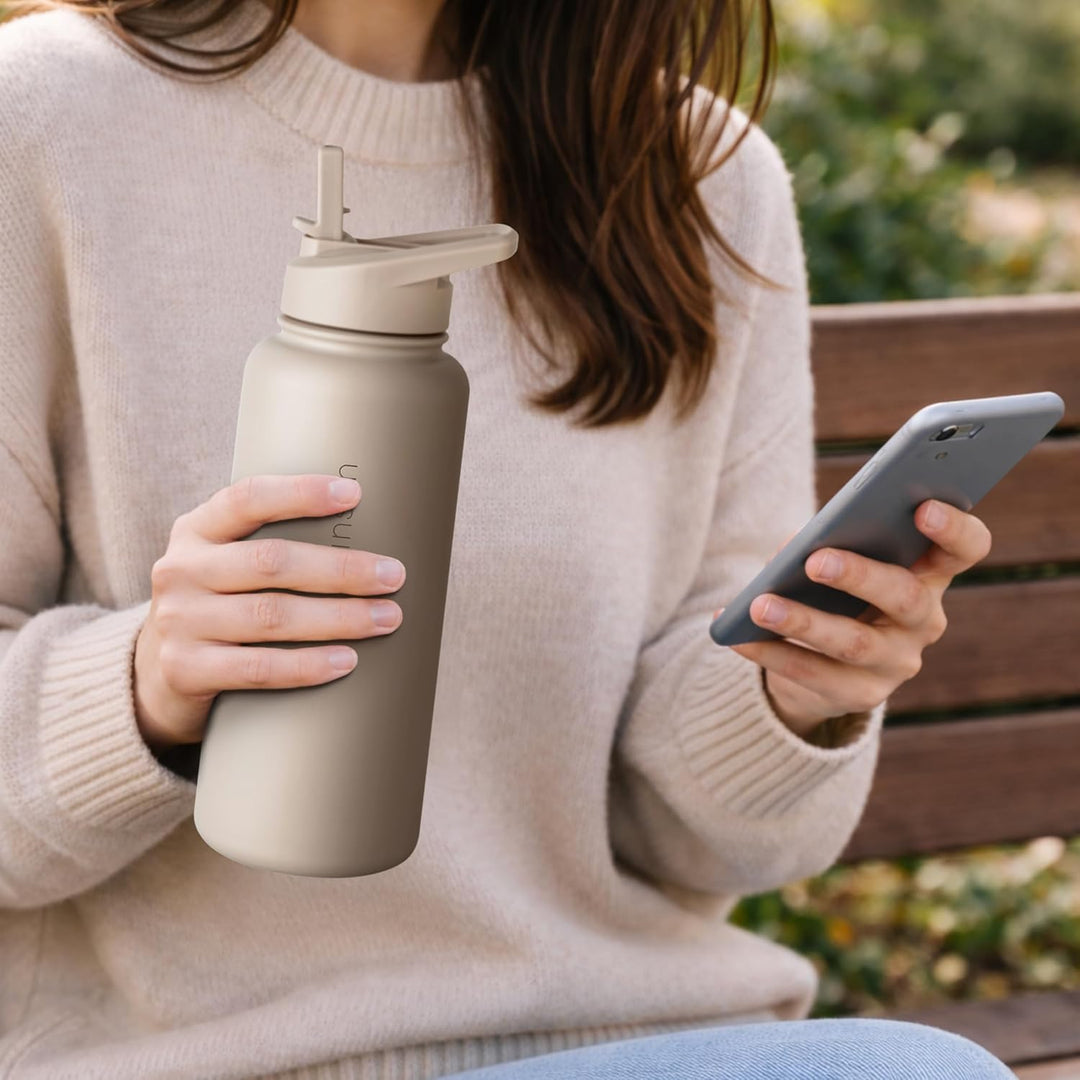 Vinsun Trinkflasche Edelstahl beige 1L - auslaufsicher, Kohlensäure geeignet, BPA frei - Strohhalm,