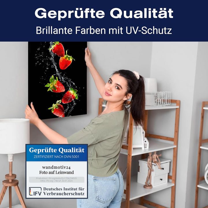 wandmotiv24 Obst & Gemüse als Leinwandbild, 80x60cm, Hochformat, Erdbeeren & Wasser, Küche, Lebensmi