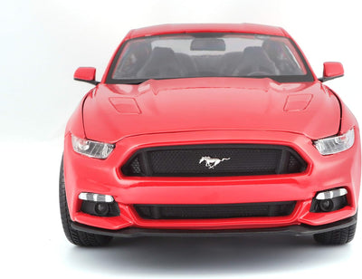 Maisto Ford Mustang '15: Modellauto mit Federung, Massstab 1:18, Türen und Motorhaube beweglich, Fer