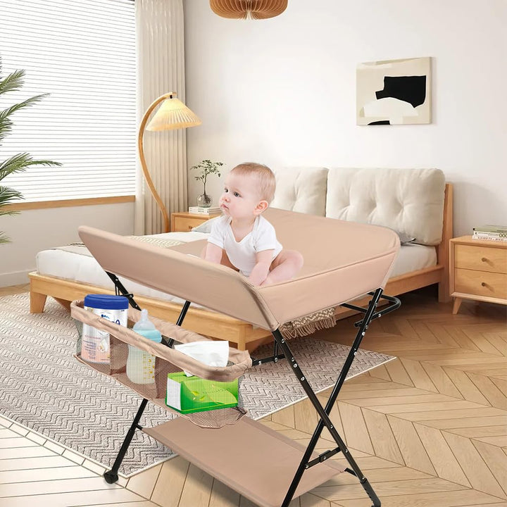 Baby Wickelkombi - klappbare Wickelkommode, mobiler Wickeltisch mit Wickelauflage, Sicherheitsgurt u