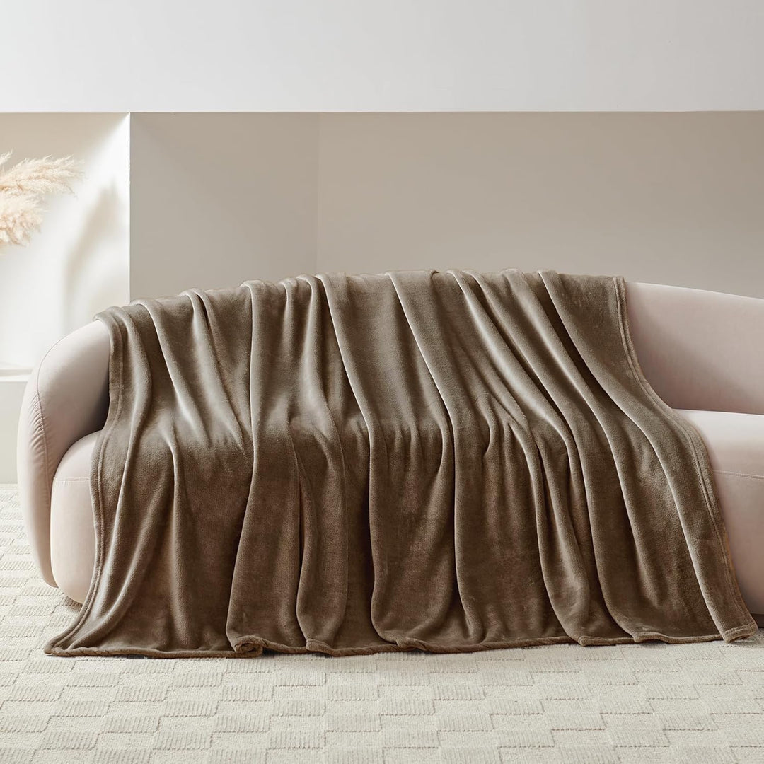 WAVVE Kuscheldecke Flauschig Fleecedecke - Sofadecke 230x270 cm Wohndecke Couchdecke, Braun Decke So