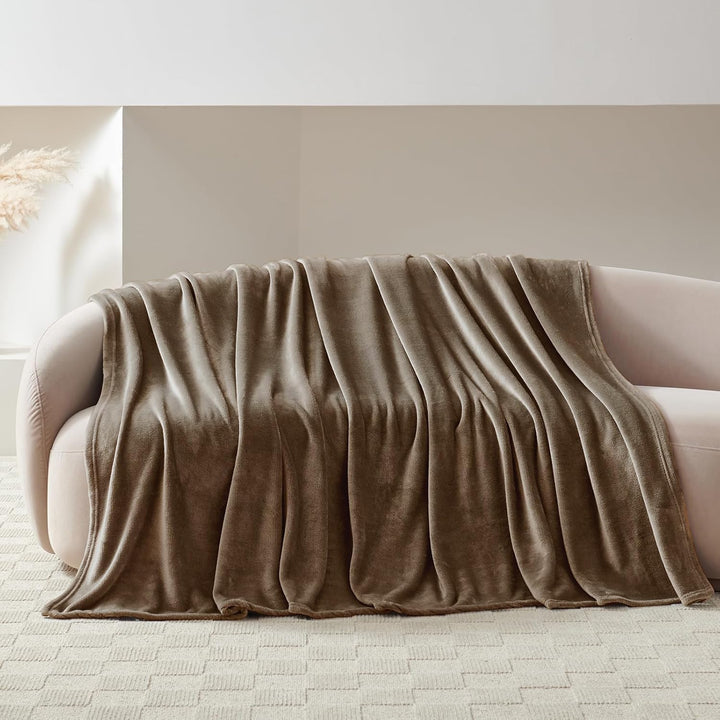 WAVVE Kuscheldecke Flauschig Fleecedecke - Sofadecke 230x270 cm Wohndecke Couchdecke, Braun Decke So