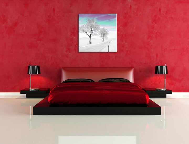 Pixxprint Schneebedeckter Baum in schöner Winterlandschaft schwarz/weiss, Format: 70x70 auf Leinwand