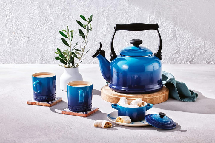 Le Creuset Wasserkessel Tradition, Füllmenge: 2,1 l, Emaillierter Stahl, Azure, 40102022200000, Azur