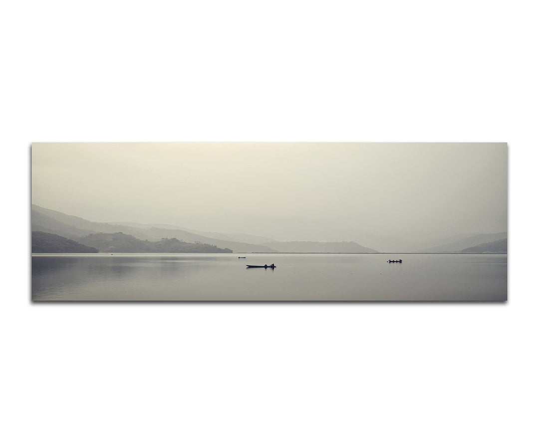 Paul Sinus Art Panoramabild auf Leinwand und Keilrahmen 150x50cm Meer Berge Fischerboote Morgengraue