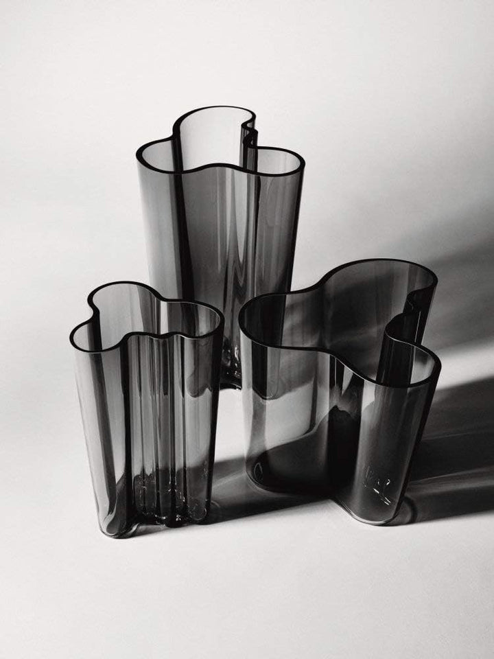 Iittala Vase Aalto 251 mm Grau aus Glas, 251 mm Grau