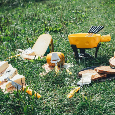 Boska Fondue-Set Super Cheesy/käseförmiger Topf/Steingut/Gusseisen/Gelb/Silber/Schwarz / 290 x 200 x