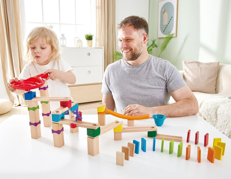 Hape Rasante Murmelbahn mit Domino, Kugelbahn aus Holz, Konstruktionsspielzeug, ab 3 Jahren, Braun