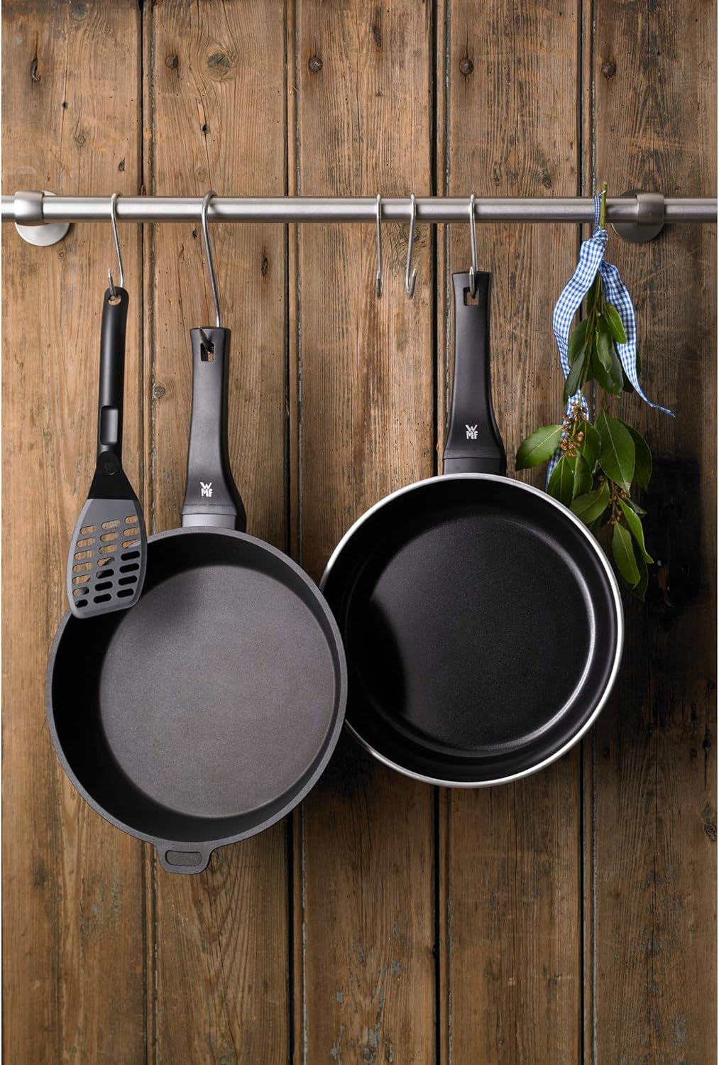 WMF Permadur Premium Schmorpfanne 28cm Induktion, mit Gegengriff, hoher Rand, Aluminium beschichtet,