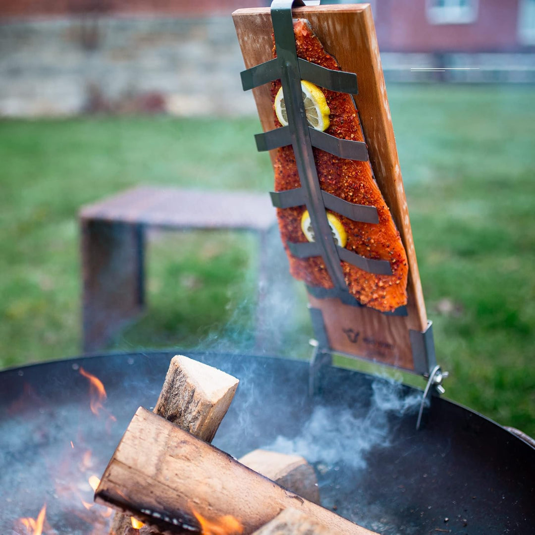 BBQ-Toro Flammlachsbrett für Fisch und Lachsfilets inkl. Halterung | Lachsbrett aus Buche zum räuche