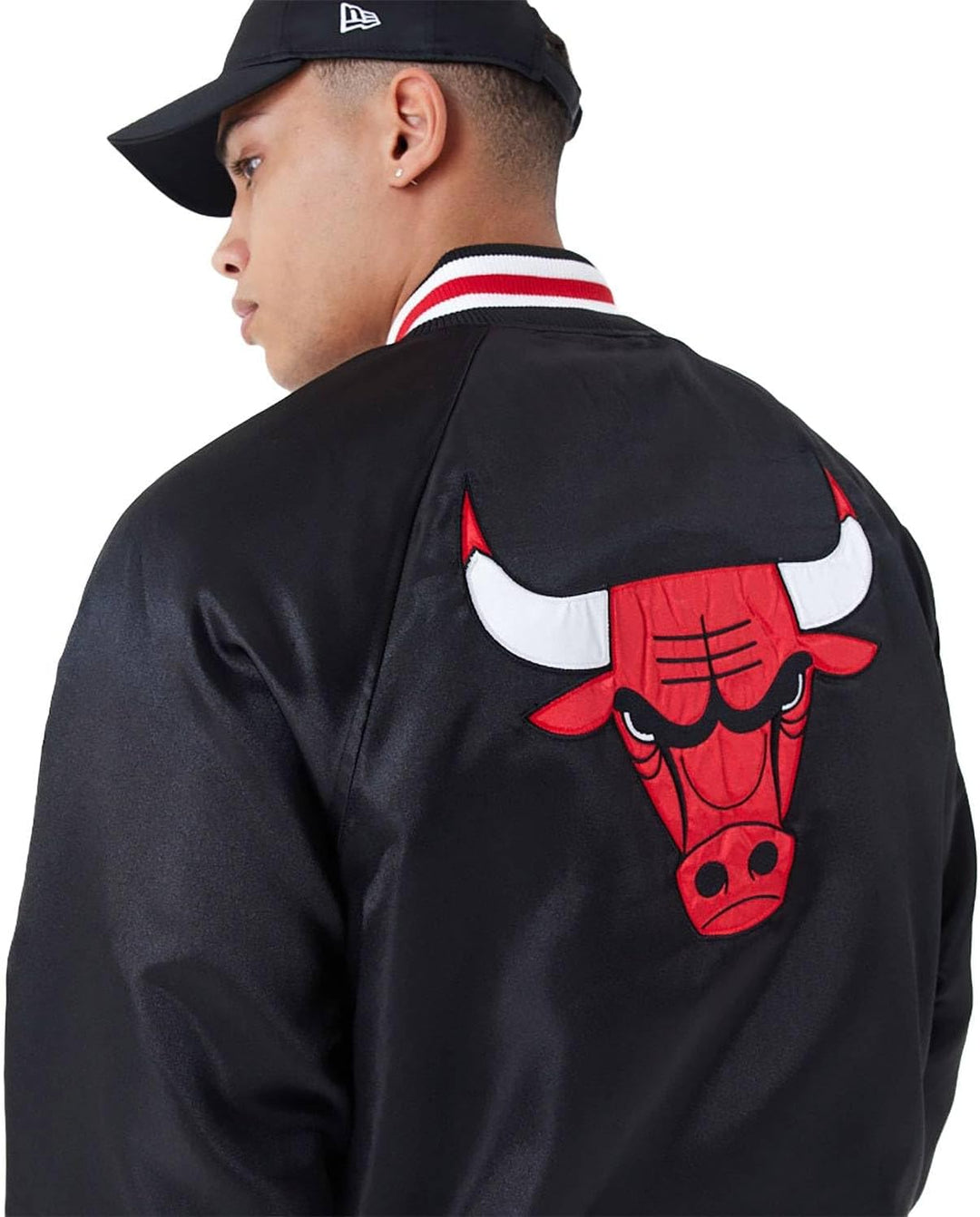New Era NBA Applique Satin Chicago Bulls Jacke Bomberjacke schwarz, M