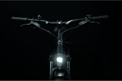 FISCHER Fahrrad Dynamo LED-Scheinwerfer 70 LUX | Fahrradlampe mit Standlichtfunktion | LED-Fahrradli