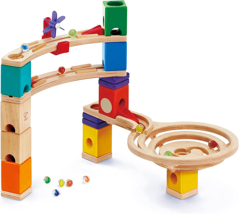 Hape Starter Set Quadrilla Endspurt, Kugelbahn mit 27 Bauteilen aus Holz und 30 Murmeln, MINT-Spielz