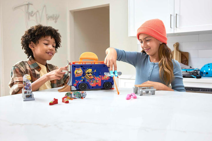 Hot Wheels Skate Taco-Truck Spielkoffer - Mit herausziehbarem Geländer für Coole Skate-Tricks, inklu