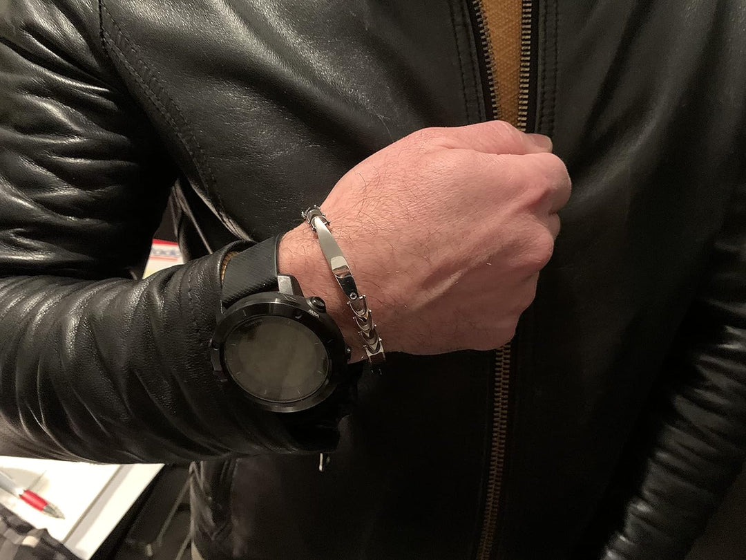 Karthe Jewels Zen S Karbon Herren-Armband aus Stahl und Kohlefaser.