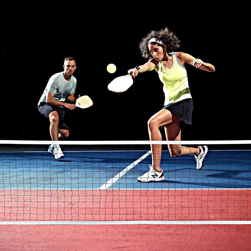 Franklin Pickleball Netz in halber Court-Grösse Set mit 2 Paddeln und 2 Bällen, Set mit 2 Paddeln un