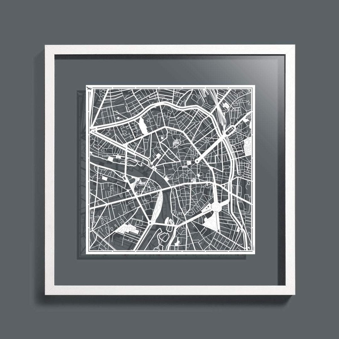 O3 DESIGN STUDIO Helsinki Papierschnitt Karte Weiss 30x30 cm Papierkunst, Helsinki