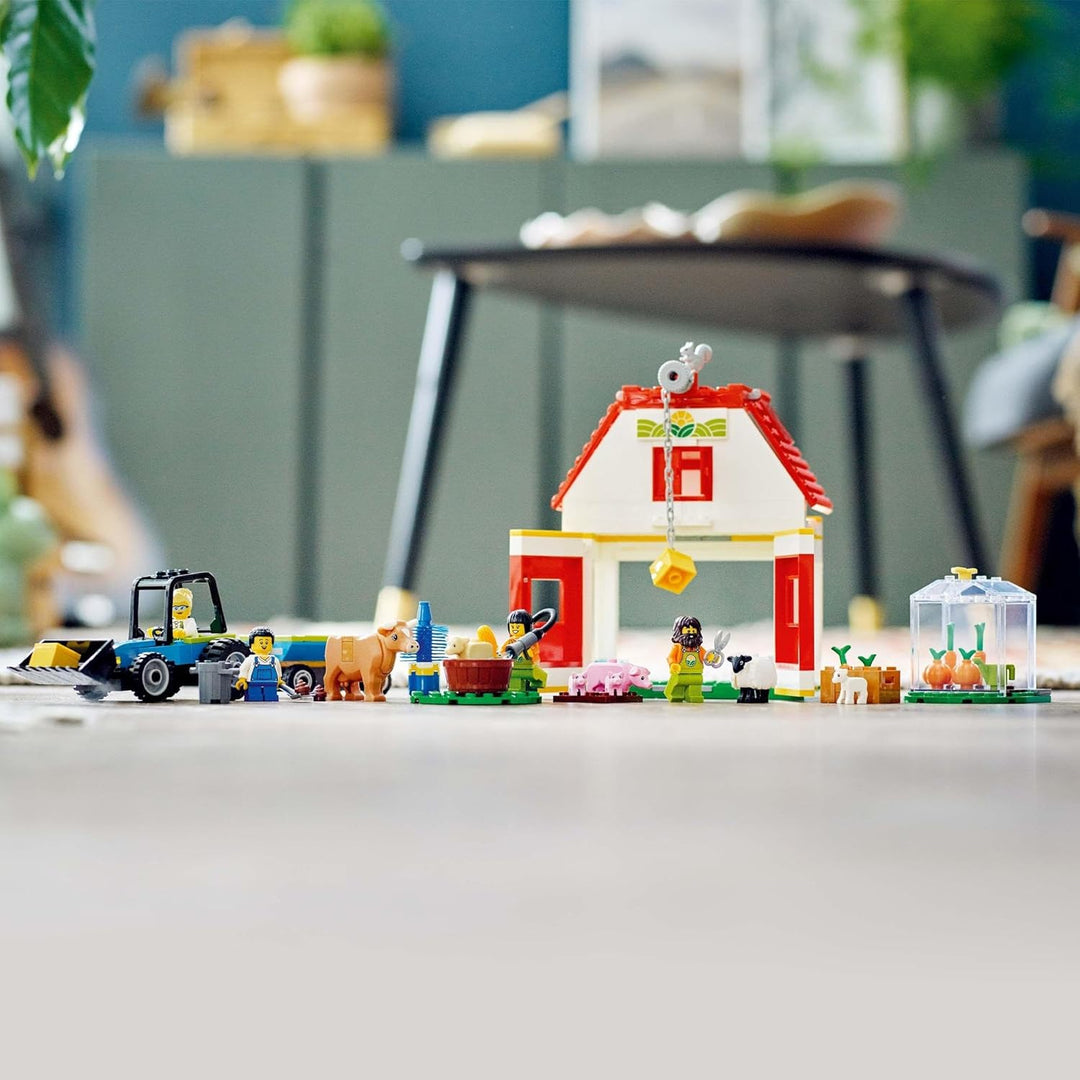 LEGO 60346 City Bauernhof mit Tieren, inkl. Schaf, Schwein, Kuh und mehr sowie Traktor-Spielzeug mit