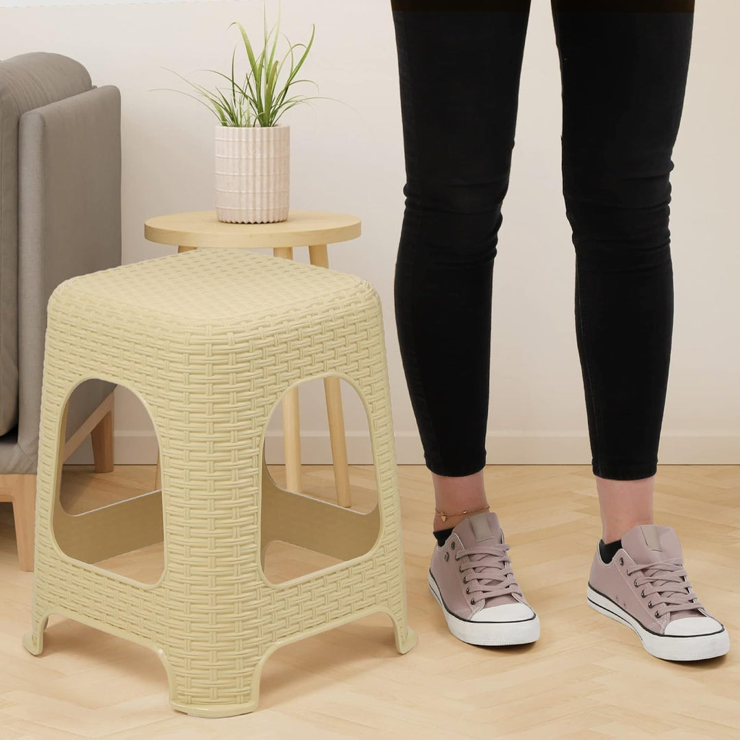 KADAX Hocker aus Kunststoff, Tritthocker bis 120 kg, Rattanhocker mit Antirutschfüssen, Badhocker, W