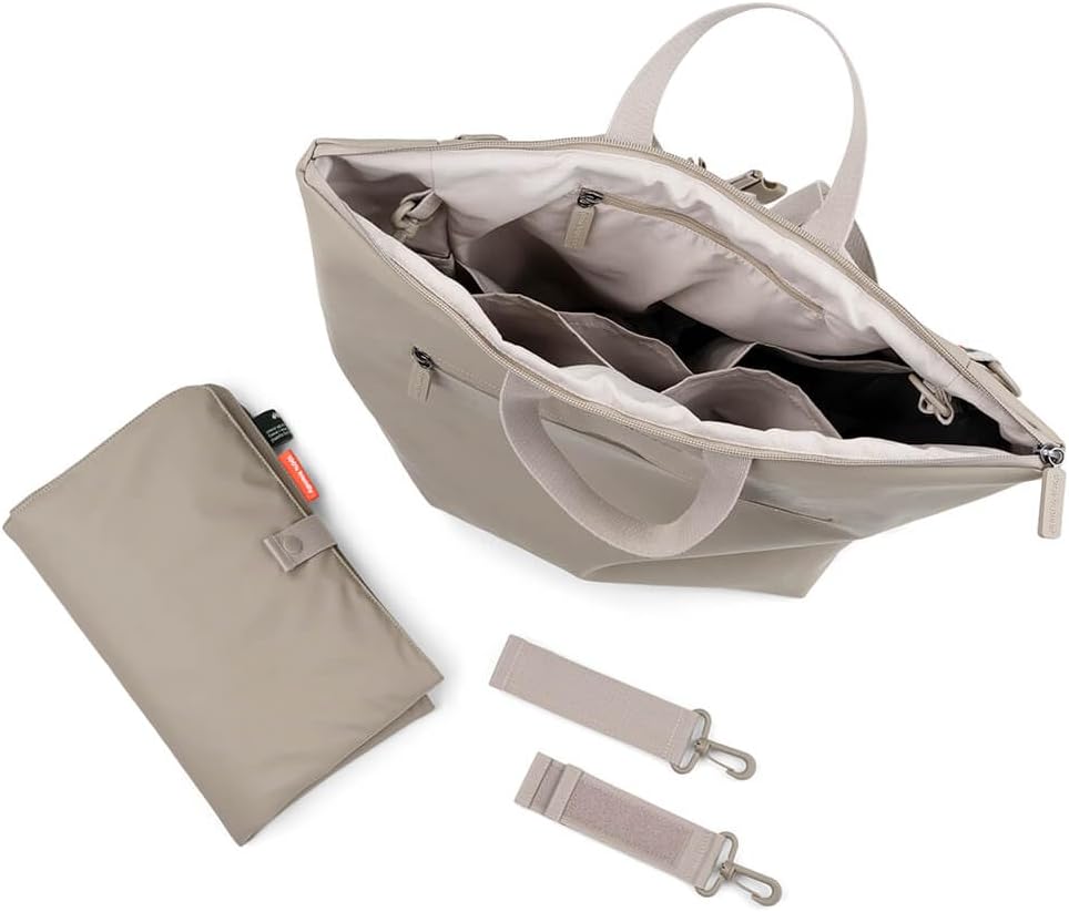 Done by Deer Wickelrucksack - Faltbare Wickelauflage und zwei Kinderwagenhaken inklusive - Wickeltas
