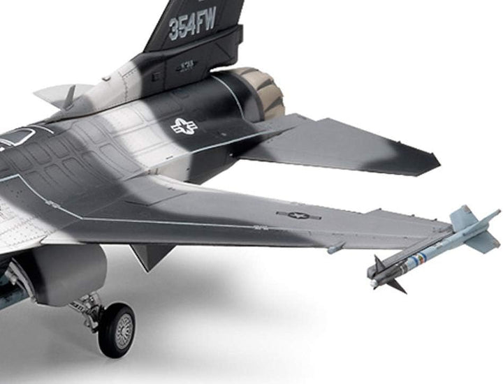 Tamiya 300061106-1:48 Lockheed Martin F-16C/N Aggressor