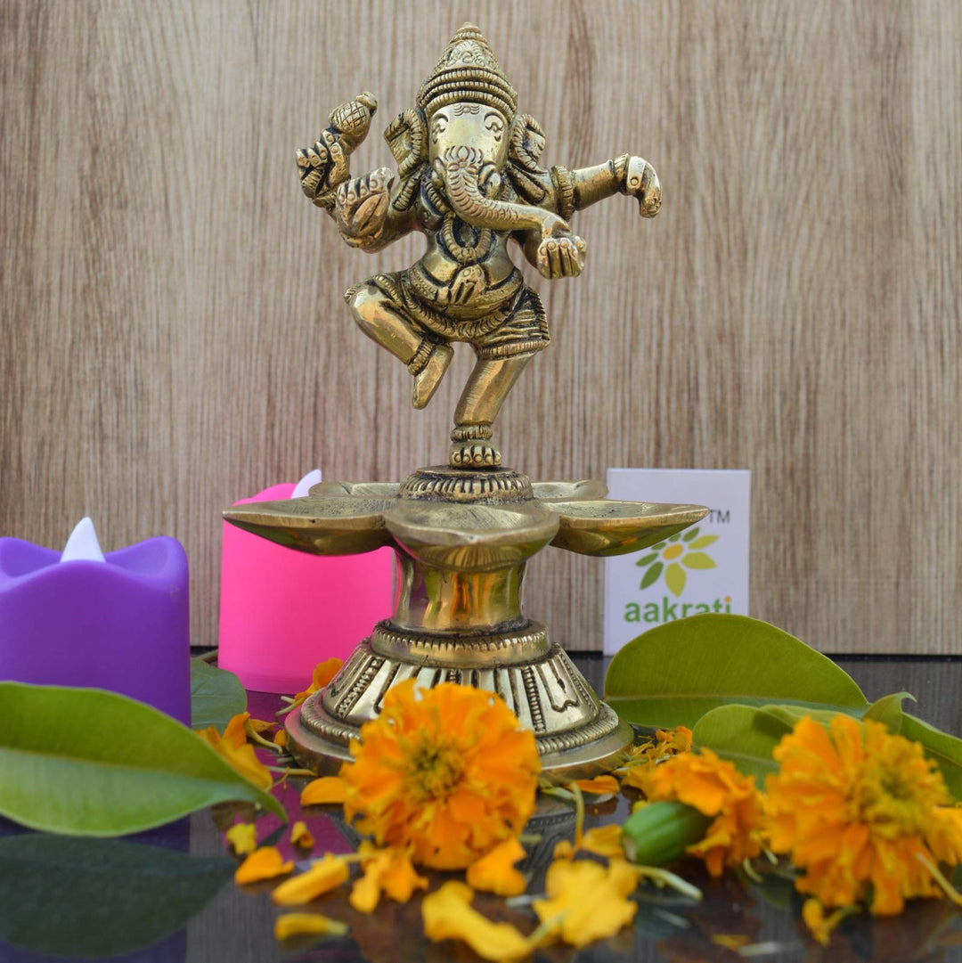 Aakrati Öllampe aus Messing, Motiv: tanzende Ganesha, dekorative Metalllampe, Statue für Heimdekorat