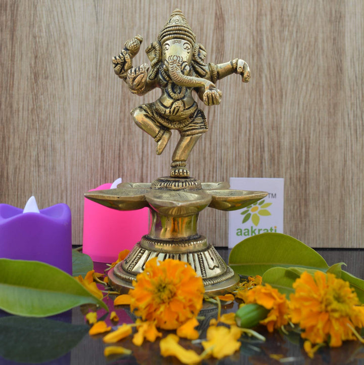 Aakrati Öllampe aus Messing, Motiv: tanzende Ganesha, dekorative Metalllampe, Statue für Heimdekorat