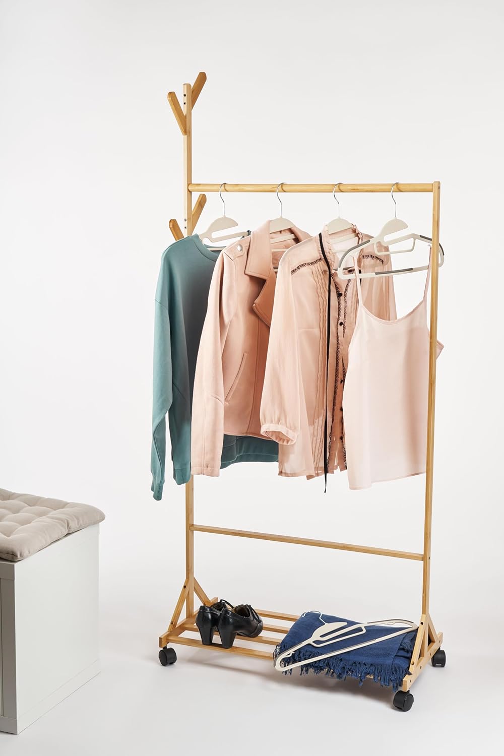 OGIVO Kunststoff Kleiderbügel – 50 er Set - rutschfest Bügel für Ihren Garderobe - kleine Stange für