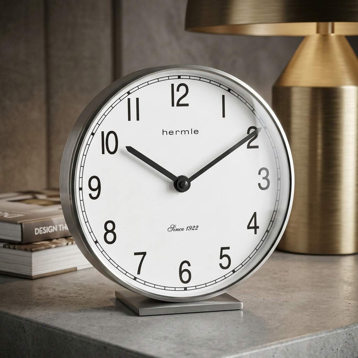Hermle Tischuhr mit batteriebetriebenem Quartzwerk Fremont Tischuhr Chrom Quarz 19cm- 23057-002100