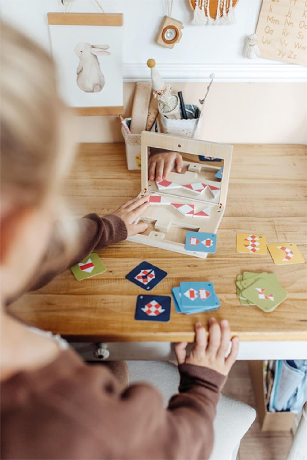 small Foot Symmetriespiel mit Spiegel „Educate“ aus Holz, Legespiel in Holzbox mit Magnetverschluss,