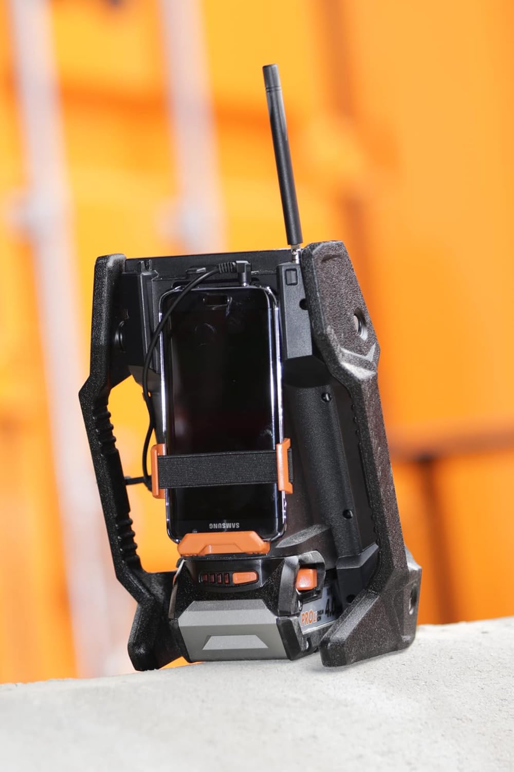 AEG Baustellenradio mit DAB+ FM, 18 V, für Netz- oder Akkubetrieb, robustes Gehäuse, ohne Akku – BR1