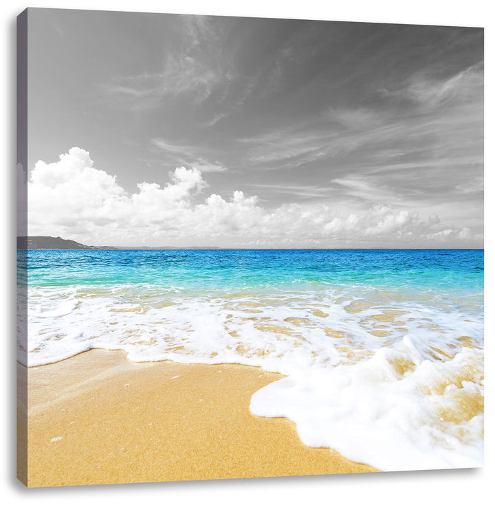 Pixxprint Sandstrand mit Welle bei azurblauen Himmel schwarz/weiss, Format: 70x70 als Leinwandbild,