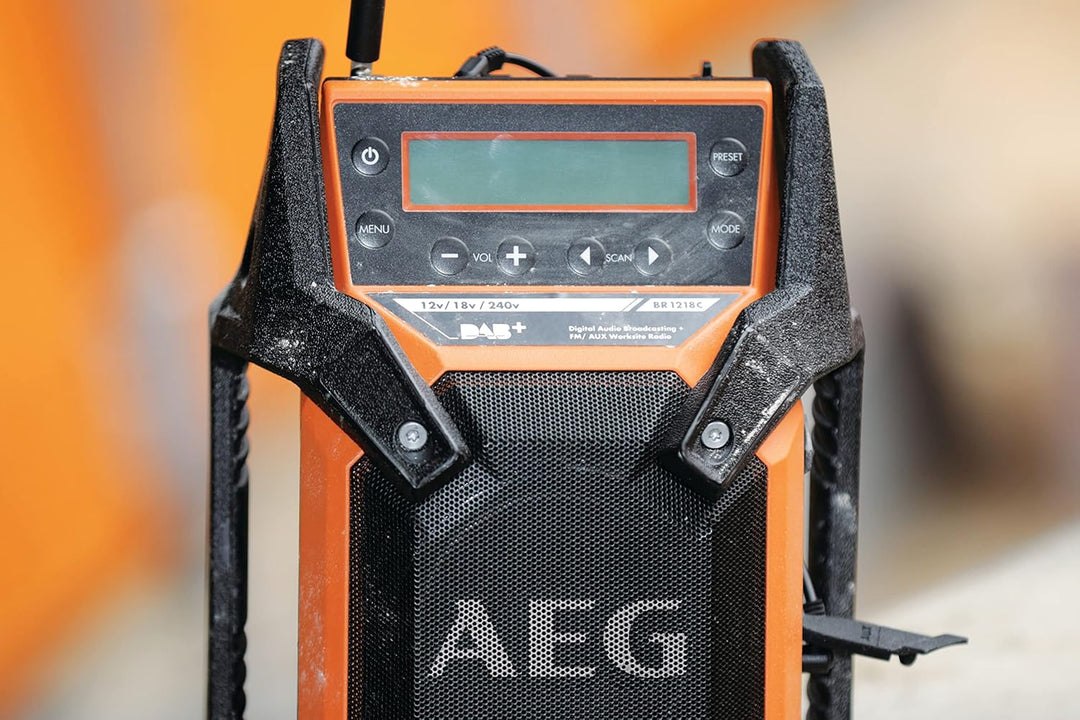 AEG Baustellenradio mit DAB+ FM, 18 V, für Netz- oder Akkubetrieb, robustes Gehäuse, ohne Akku – BR1