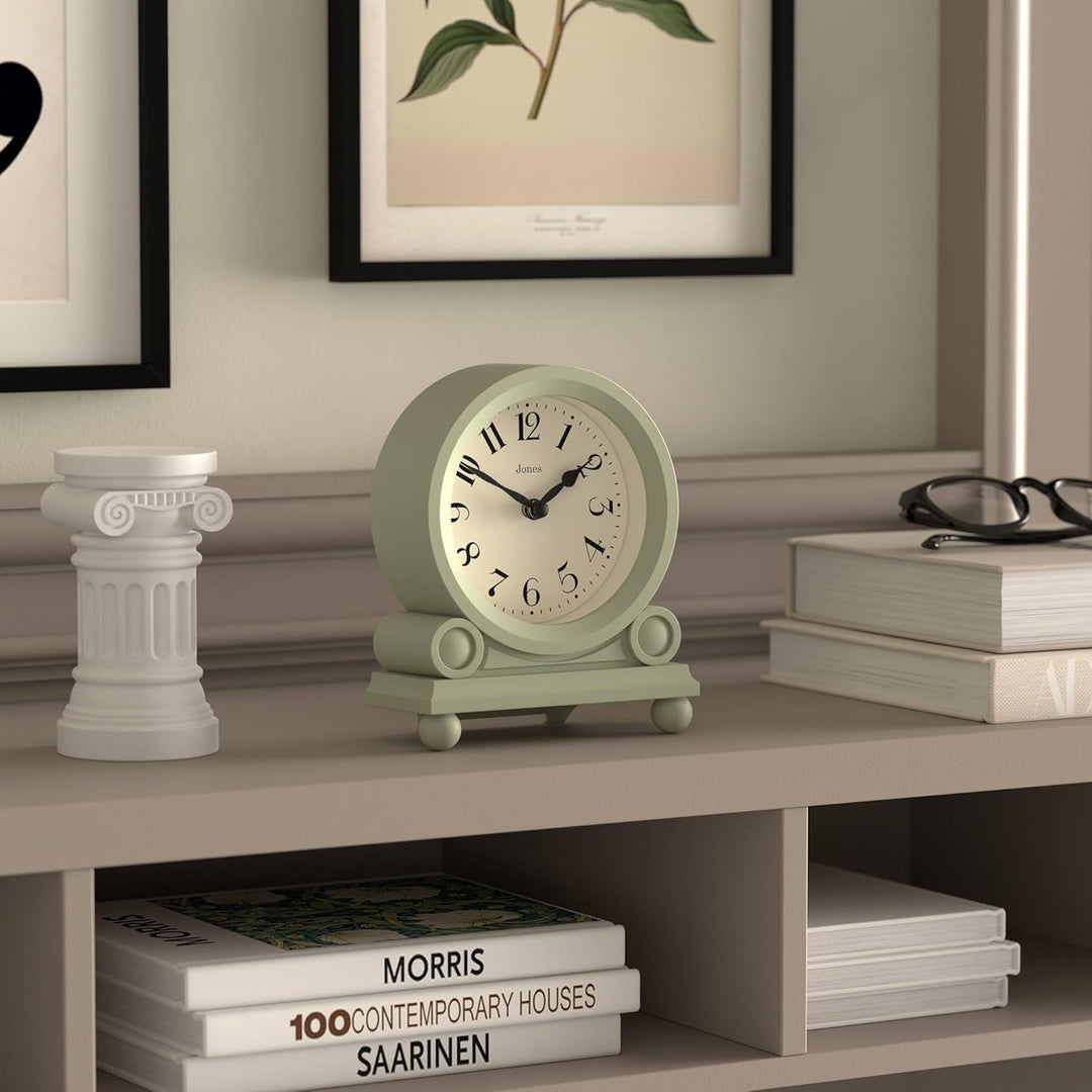 JONES CLOCKS® Maida Vale kaminuhr | Kleine traditionelle schreibtischuhr | Salbeigrün | Hübsch und c