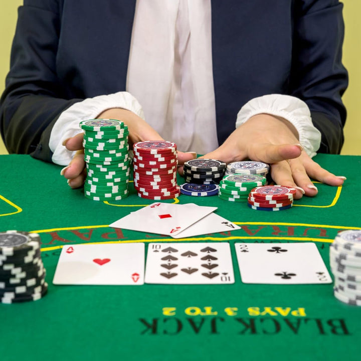 HOMASIS Pokerset mit 300 Chips, Alu Pokerkoffer mit 2 Kartendecks, 5 Würfeln, 1 Dealer Button, Poker