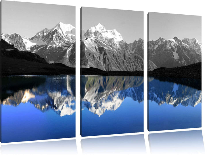 Gewaltige Berge vor Spiegelsee schwarz/weiss 3-Teiler Leinwandbild 120x80 Bild auf Leinwand, XXL rie