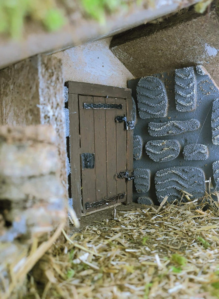 BERTONI Holzhütte mit Tür, Holz, Mehrfarbig, 24L x 15W cm