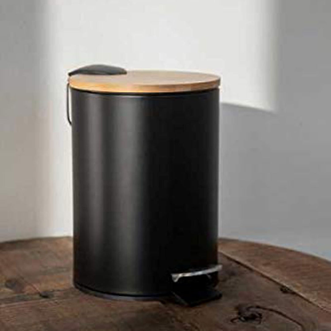 WENKO Kosmetik-Treteimer Mod. Tortona, schwarzer Eimer mit Bambusdeckel, 3 Liter, Badezimmer-Mülleim