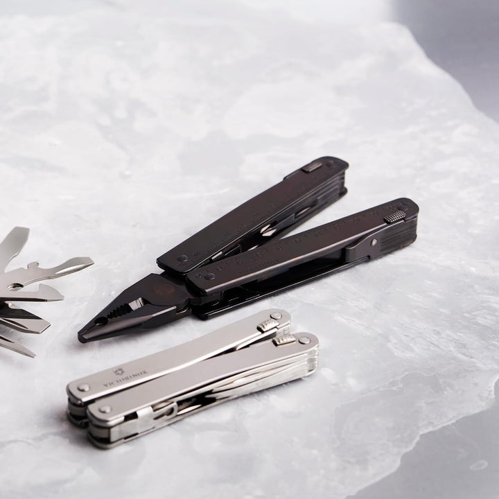 Victorinox Multifunktionstool, Swiss Tool BS mit Nylon-Gürteletui, Taschen Werkzeug, 27 Funktionen,