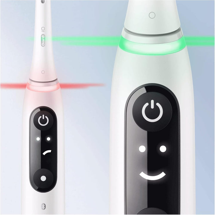 Oral-B iO 6 Elektrische Zahnbürsten, Bluetooth, Weiss und Rosa, 2 Griffe mit schwarzem und weissem D