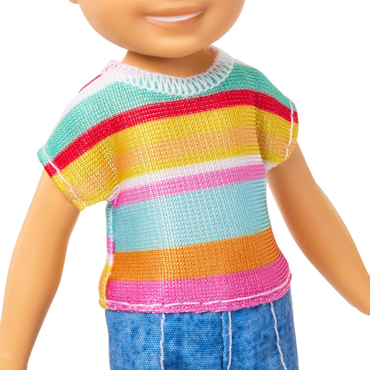Barbie Club Chelsea, kleine Puppe Koji, ca. 15 cm gross, Junge mit braunem Haar und abnehmbarem gest
