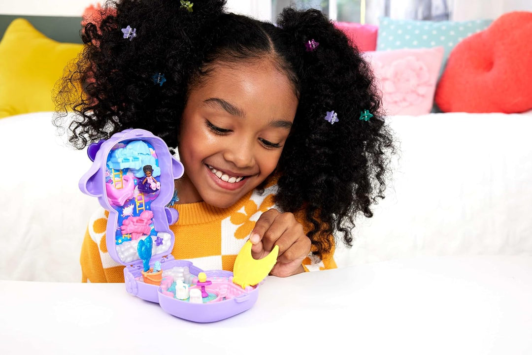Polly Pocket Puppen und Spielset, Traumland-Schatulle in Lammform, Reisespielzeug mit 1 Minipuppe, H