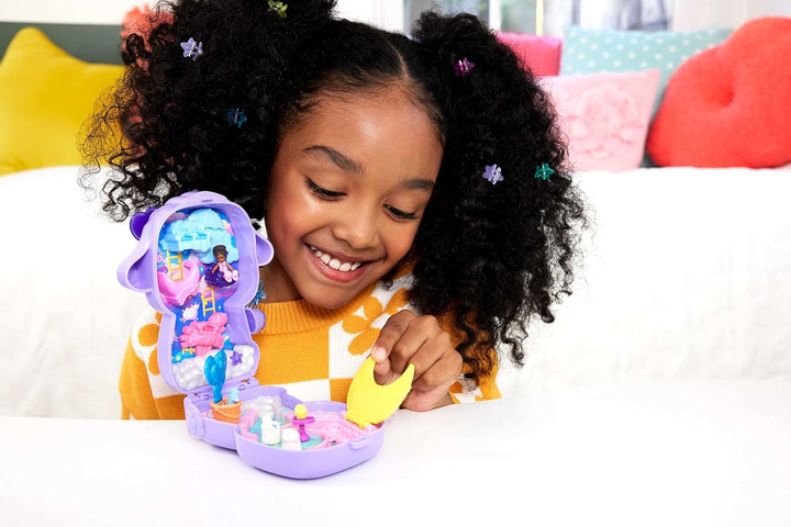 Polly Pocket Puppen und Spielset, Traumland-Schatulle in Lammform, Reisespielzeug mit 1 Minipuppe, H