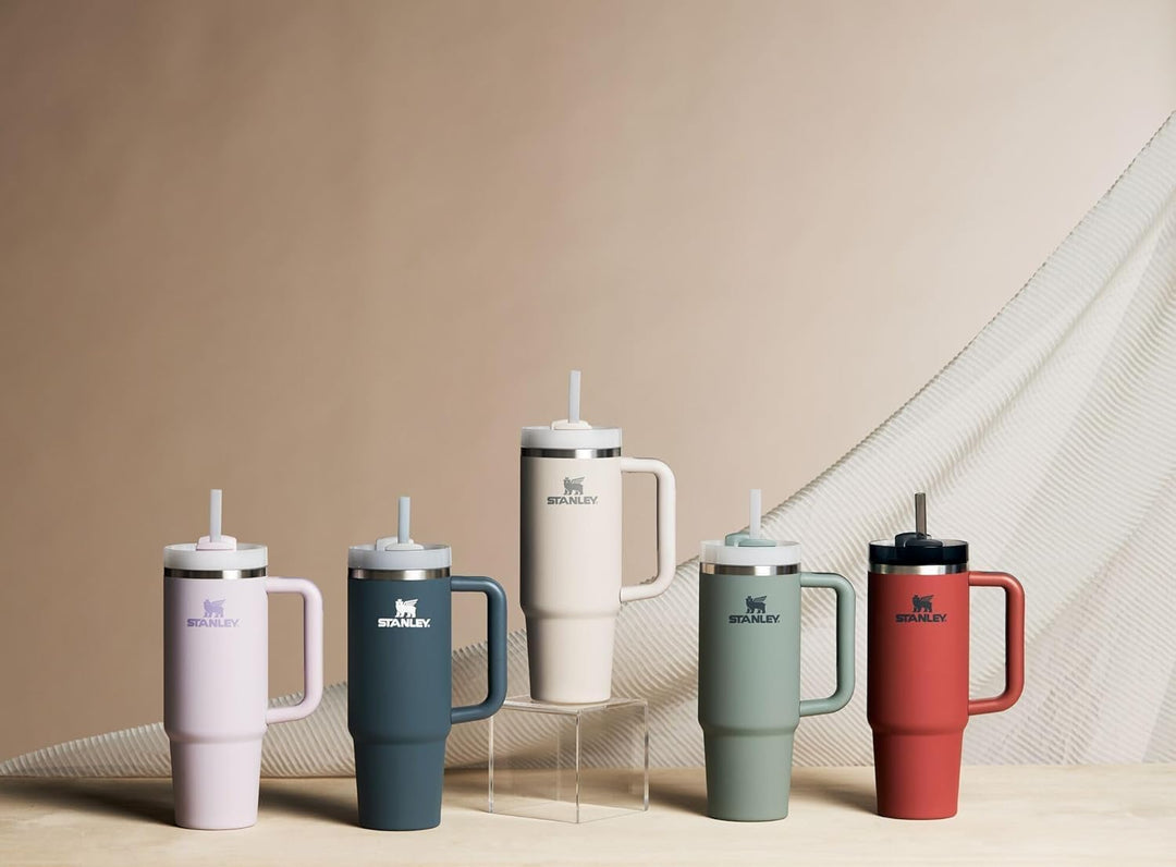STANLEY Quencher H2.0 Soft-Matte-Kollektion, vakuumisolierter Edelstahlbecher mit Deckel und Strohha
